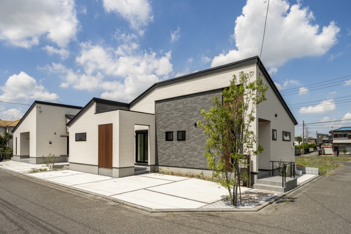 半屋外空間でくつろげる開放的な平屋